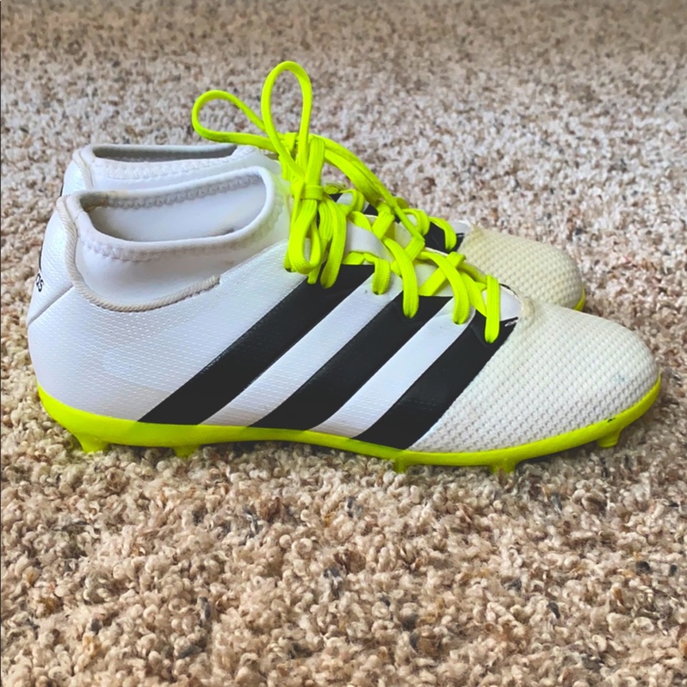 Adidas Women’s 16.3 White/Neon Soccer Shoes 6W